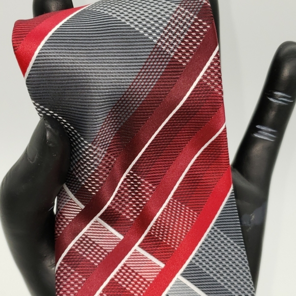 GEOFFREY BEENE MAN TIE. - Picture 1 of 4